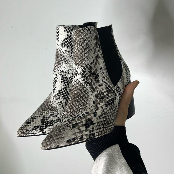 LULU’S Black and White Snake Printed Block Heel Pointed Toe Boots Size 7 - Picture 1 of 8